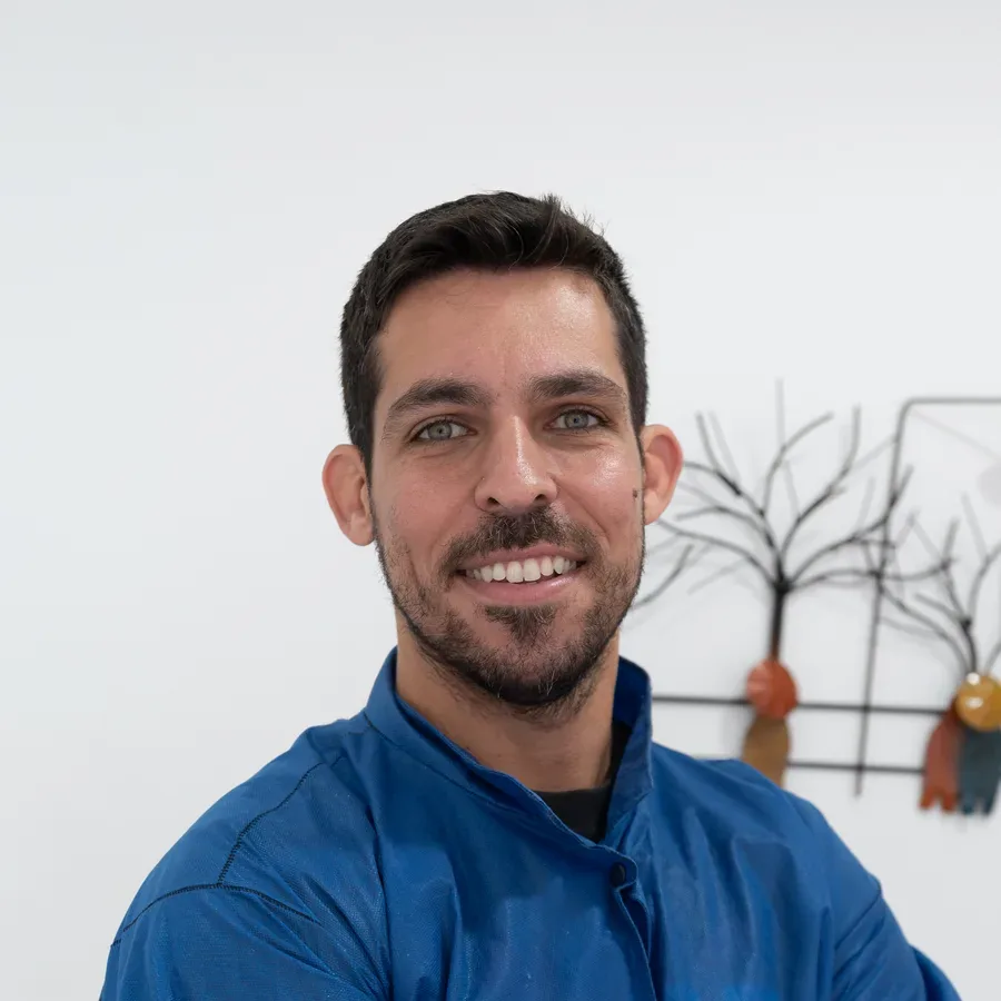 Dr. Vinícius Oliveira Ribeiro da Silva, endodontista na clínica Martino Pacheco, em Copacabana